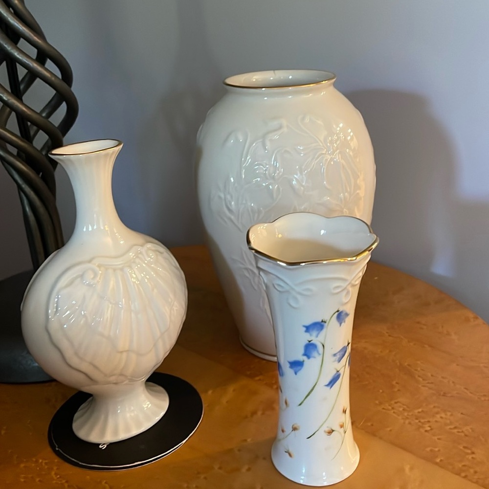 Lenox ivory porcelain flower design gold rim set of 3 vases
